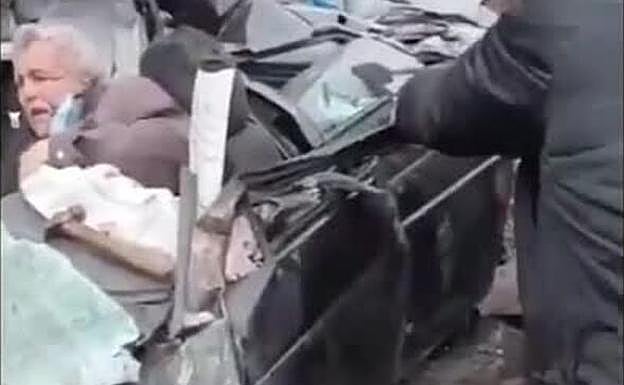 Ileso tras pasar un tanque ruso por encima de su coche